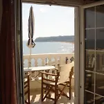 コラリ ビーチ アパートホテル