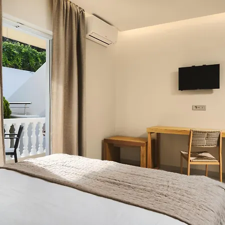 アパートホテル コラリ ビーチ チィリヴィ