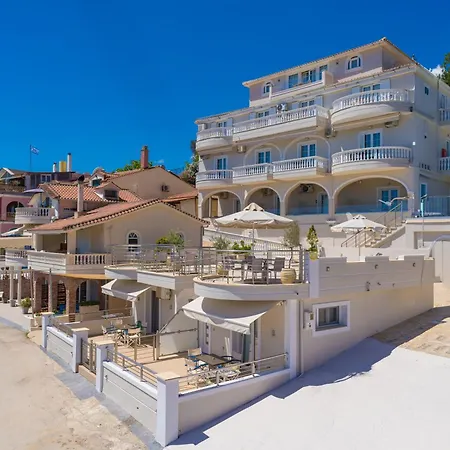 アパートホテル コラリ ビーチ 4*