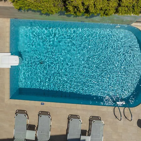 アパートホテル コラリ ビーチ チィリヴィ